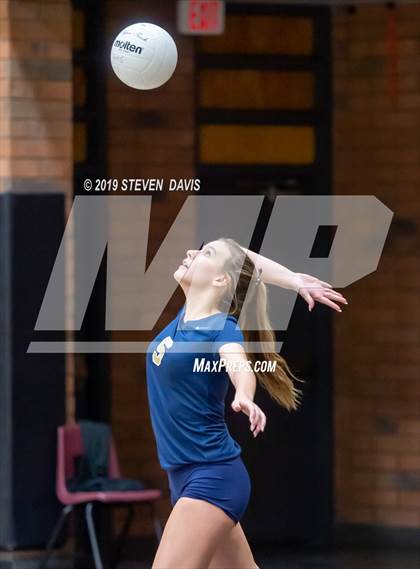 Thumbnail 1 in Casteel vs Gilbert photogallery.