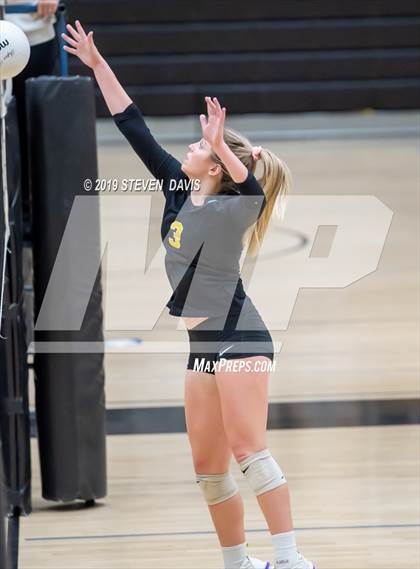 Thumbnail 1 in Casteel vs Gilbert photogallery.