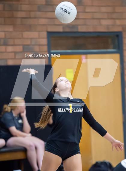 Thumbnail 2 in Casteel vs Gilbert photogallery.