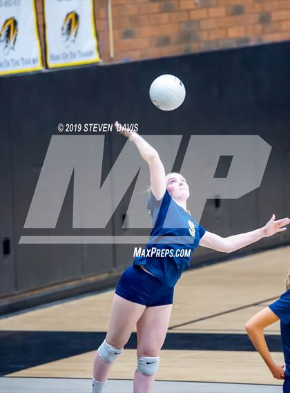Thumbnail 3 in Casteel vs Gilbert photogallery.