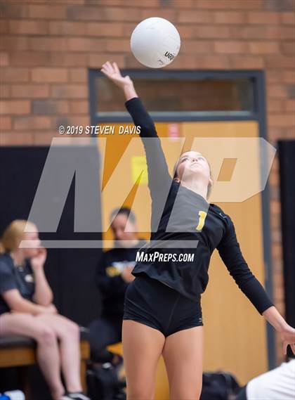 Thumbnail 3 in Casteel vs Gilbert photogallery.