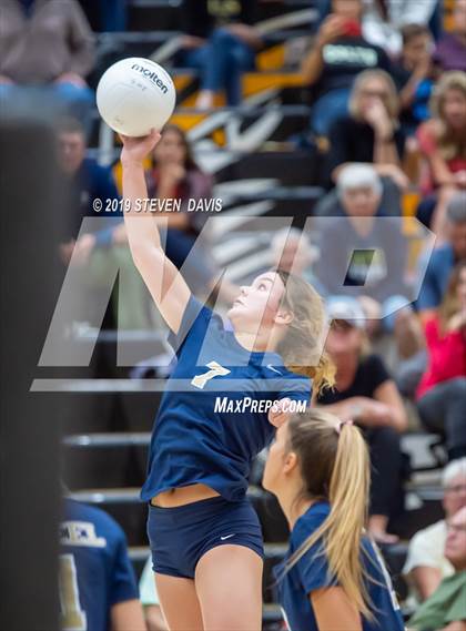 Thumbnail 3 in Casteel vs Gilbert photogallery.
