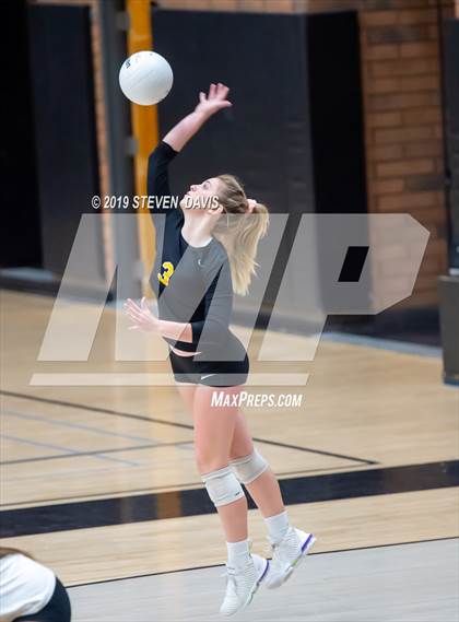 Thumbnail 2 in Casteel vs Gilbert photogallery.