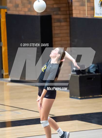 Thumbnail 1 in Casteel vs Gilbert photogallery.