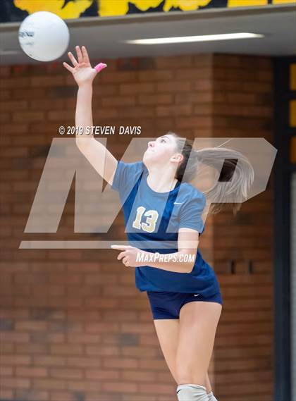 Thumbnail 1 in Casteel vs Gilbert photogallery.