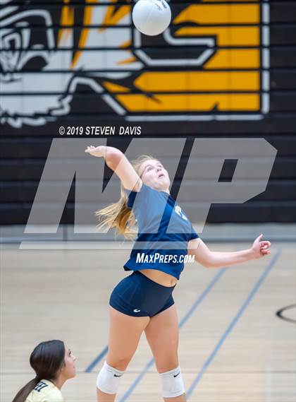 Thumbnail 3 in Casteel vs Gilbert photogallery.