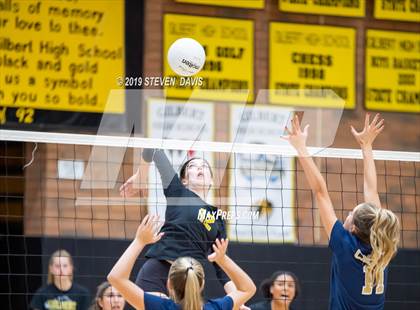 Thumbnail 3 in Casteel vs Gilbert photogallery.