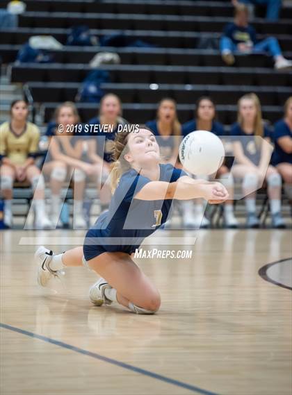 Thumbnail 2 in Casteel vs Gilbert photogallery.