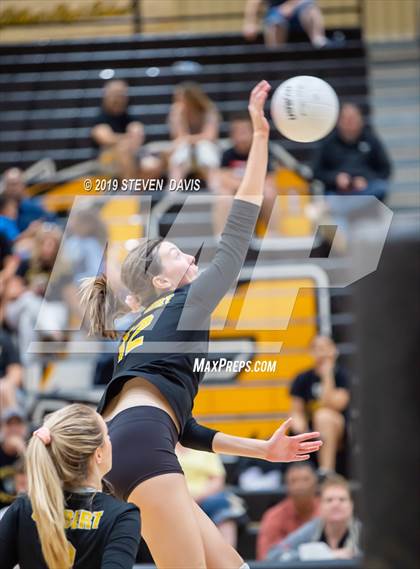 Thumbnail 3 in Casteel vs Gilbert photogallery.