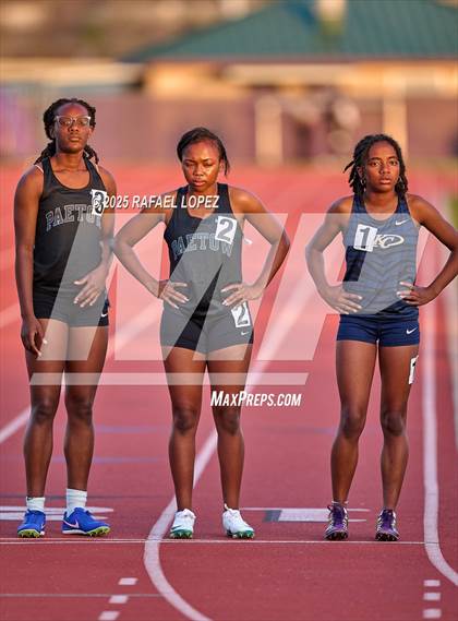 Thumbnail 3 in Jersey Village Falcon Relays (800M) photogallery.