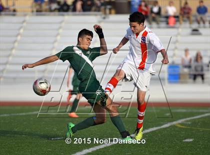 Thumbnail 2 in St. Ignatius vs. Sacred Heart Cathedral Prep photogallery.