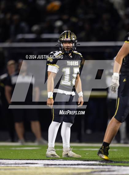 Thumbnail 3 in Lebanon vs. Huntington North (IHSAA 4A Section 20 Finals) photogallery.