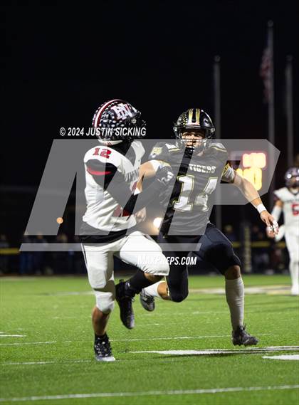 Thumbnail 1 in Lebanon vs. Huntington North (IHSAA 4A Section 20 Finals) photogallery.