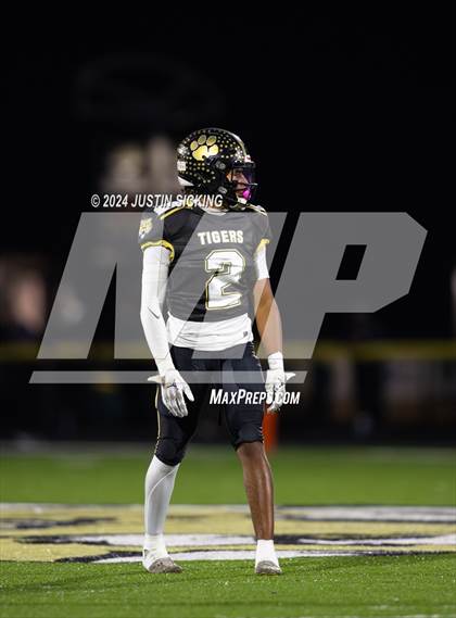 Thumbnail 2 in Lebanon vs. Huntington North (IHSAA 4A Section 20 Finals) photogallery.