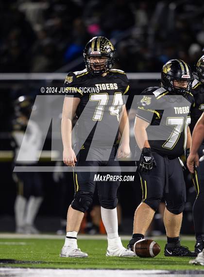Thumbnail 1 in Lebanon vs. Huntington North (IHSAA 4A Section 20 Finals) photogallery.