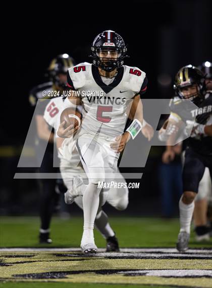 Thumbnail 3 in Lebanon vs. Huntington North (IHSAA 4A Section 20 Finals) photogallery.