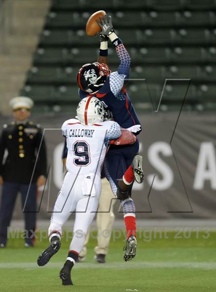 Thumbnail 1 in Semper Fidelis All-American Bowl photogallery.
