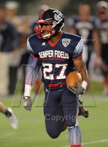 Thumbnail 1 in Semper Fidelis All-American Bowl photogallery.