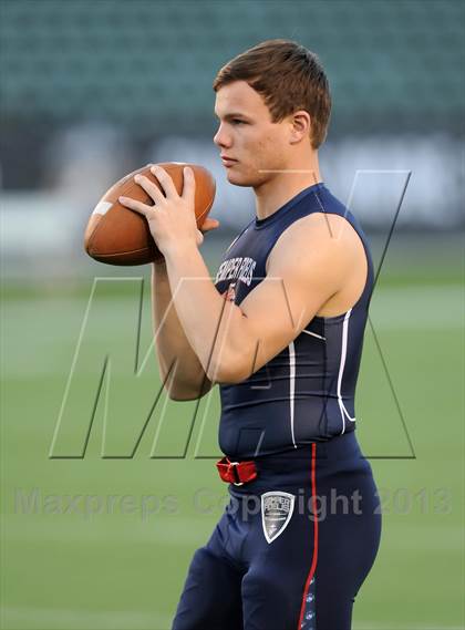 Thumbnail 2 in Semper Fidelis All-American Bowl photogallery.