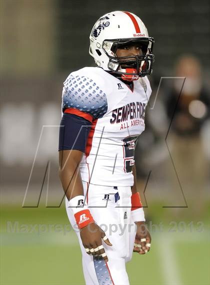 Thumbnail 2 in Semper Fidelis All-American Bowl photogallery.