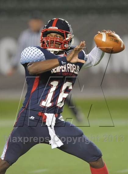 Thumbnail 2 in Semper Fidelis All-American Bowl photogallery.