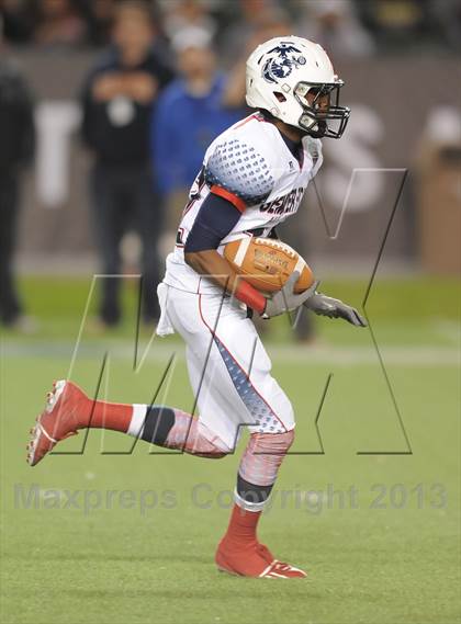 Thumbnail 3 in Semper Fidelis All-American Bowl photogallery.