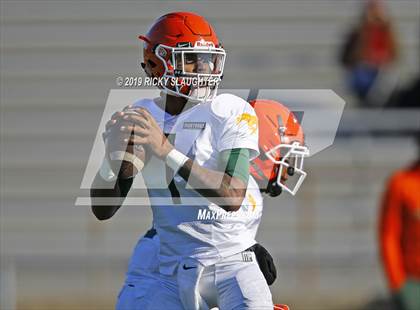 Thumbnail 2 in Morgan Park @ East St. Louis (IHSA 6A 1st Round) photogallery.