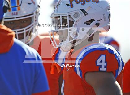 Thumbnail 1 in Morgan Park @ East St. Louis (IHSA 6A 1st Round) photogallery.