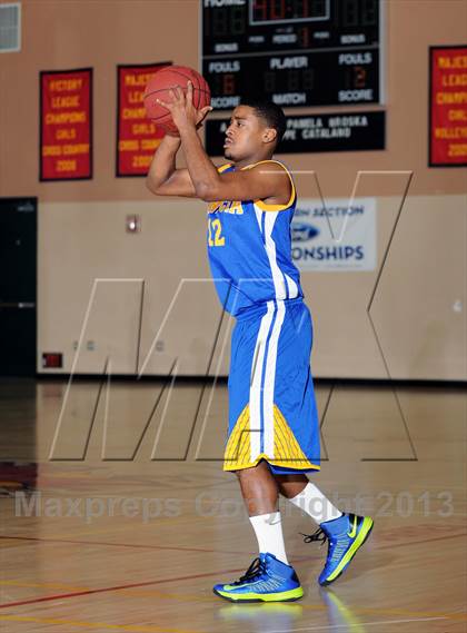Thumbnail 1 in Benicia vs. Granite Hills (MaxPreps Holiday Classic) photogallery.