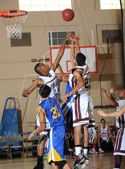 Thumbnail 3 in Benicia vs. Granite Hills (MaxPreps Holiday Classic) photogallery.