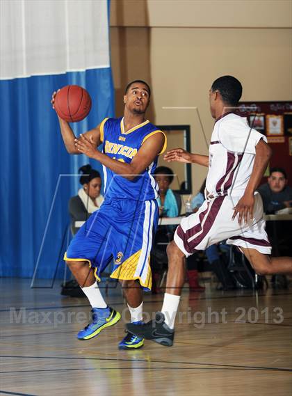 Thumbnail 3 in Benicia vs. Granite Hills (MaxPreps Holiday Classic) photogallery.