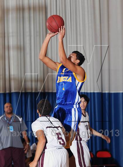 Thumbnail 1 in Benicia vs. Granite Hills (MaxPreps Holiday Classic) photogallery.
