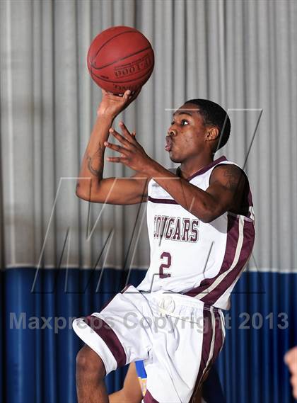 Thumbnail 3 in Benicia vs. Granite Hills (MaxPreps Holiday Classic) photogallery.