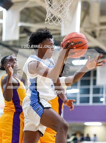 Thumbnail 3 in Panther Creek vs Camden (John Wall Holiday Invitational) photogallery.
