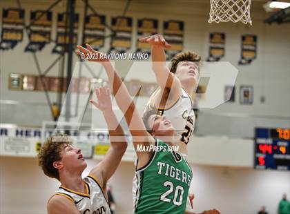 Thumbnail 1 in Cowan vs. Yorktown photogallery.