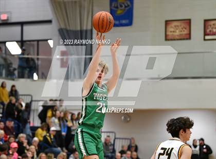 Thumbnail 2 in Cowan vs. Yorktown photogallery.