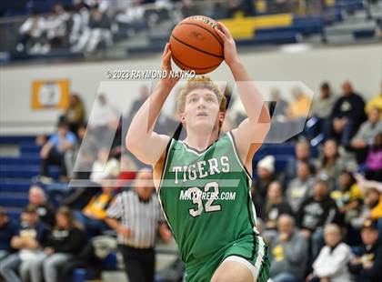 Thumbnail 3 in Cowan vs. Yorktown photogallery.