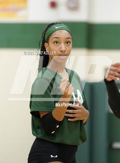 Thumbnail 3 in Rochester vs. Cass Tech (Notre Dame Prep Quad) photogallery.