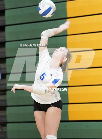 Thumbnail 2 in Rochester vs. Cass Tech (Notre Dame Prep Quad) photogallery.