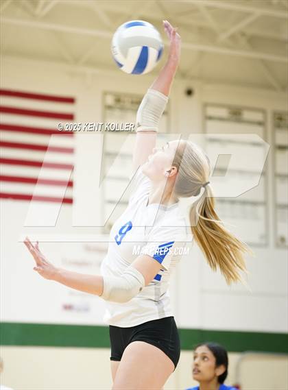 Thumbnail 3 in Rochester vs. Cass Tech (Notre Dame Prep Quad) photogallery.
