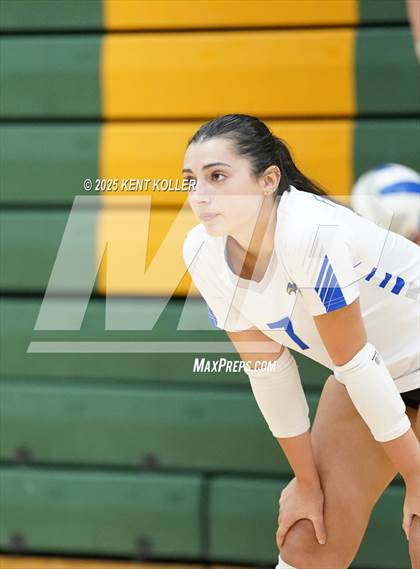 Thumbnail 2 in Rochester vs. Cass Tech (Notre Dame Prep Quad) photogallery.