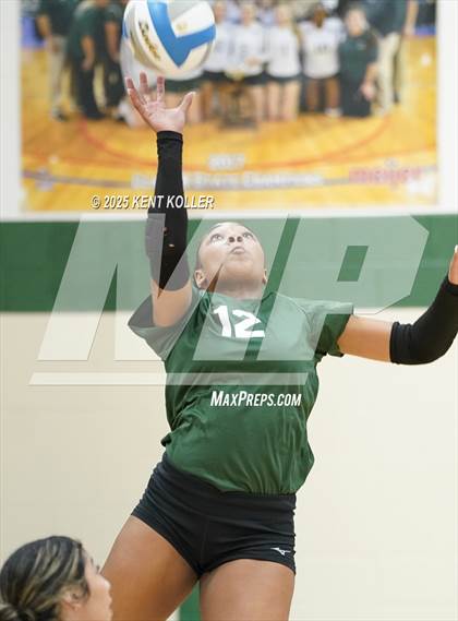 Thumbnail 3 in Rochester vs. Cass Tech (Notre Dame Prep Quad) photogallery.