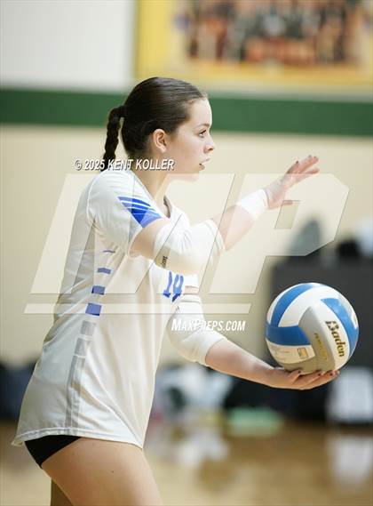 Thumbnail 2 in Rochester vs. Cass Tech (Notre Dame Prep Quad) photogallery.