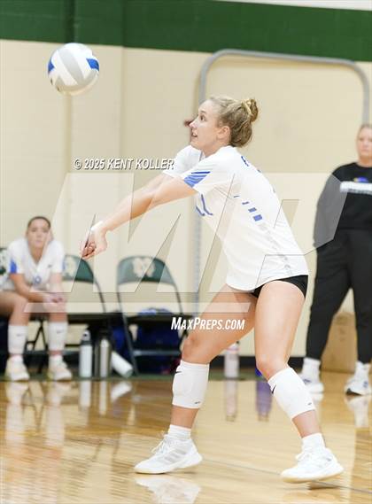 Thumbnail 1 in Rochester vs. Cass Tech (Notre Dame Prep Quad) photogallery.