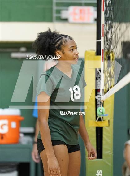 Thumbnail 2 in Rochester vs. Cass Tech (Notre Dame Prep Quad) photogallery.