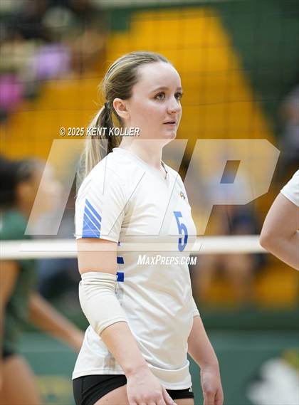 Thumbnail 1 in Rochester vs. Cass Tech (Notre Dame Prep Quad) photogallery.