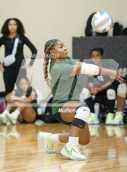 Thumbnail 1 in Rochester vs. Cass Tech (Notre Dame Prep Quad) photogallery.