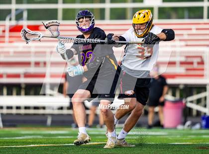 Thumbnail 1 in Bellbrook vs. Bishop Fenwick (OHSAA Division II Region 8 Regional Final) photogallery.