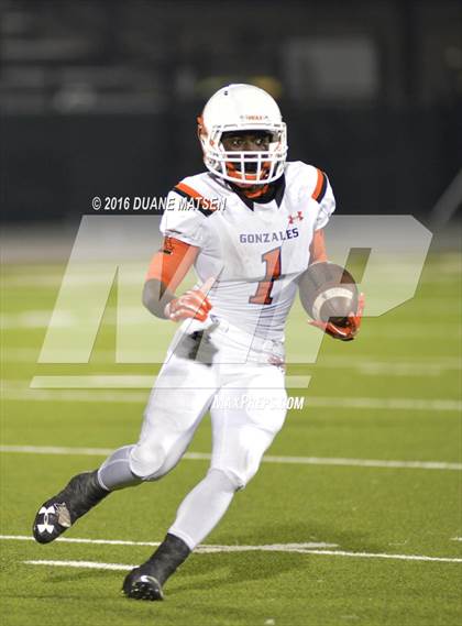 Thumbnail 3 in Lorena vs. Gonzales Lorena vs. Gonzales (UIL 4A Bi-District Playoff) photogallery.