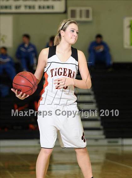 Thumbnail 3 in Cordova vs. Roseville (Ram Jam Winter Classic) photogallery.